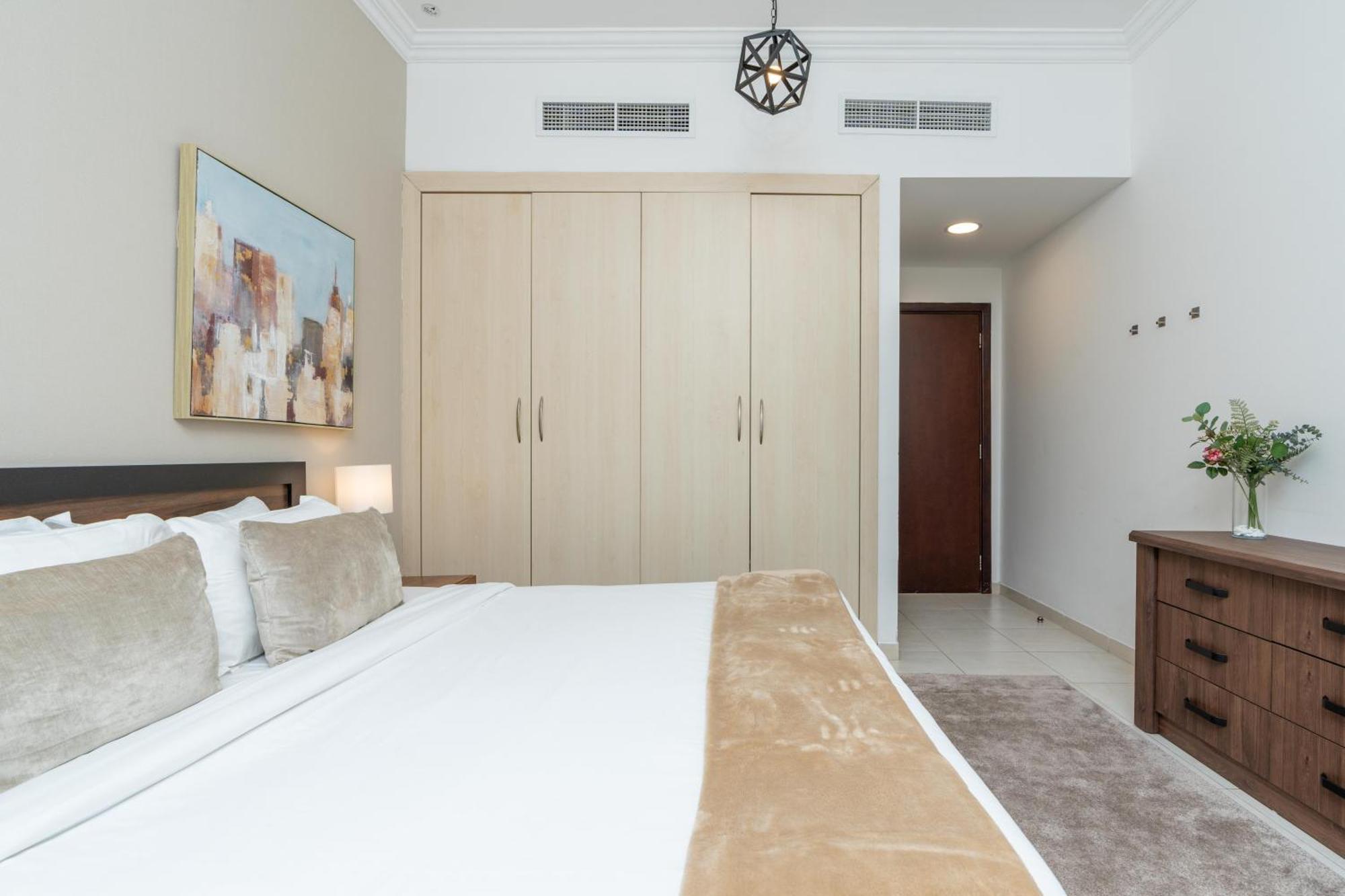 Convenient 2 beds in JLT 3 min from metro Appartement Dubai Buitenkant foto